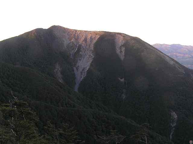 Ruahine - Sunrise Hut 005.jpg